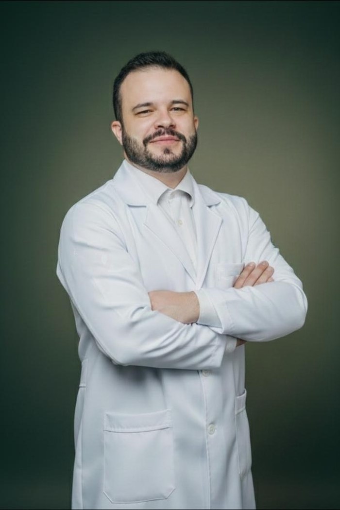 Retrato profissional do Dr. Guilherme Thimoteo, médico veterinário em Ribeirão Preto